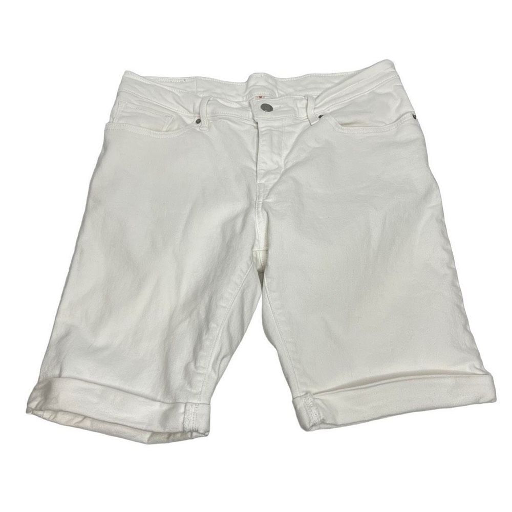 Levi’s vintage 90’s white Bermuda shorts size 31